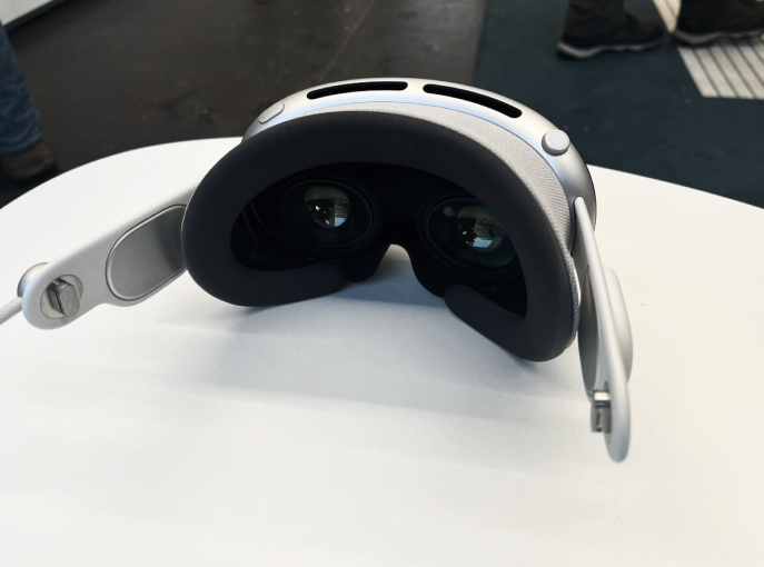 Обзор Apple Vision Pro: стоит ли покупать?